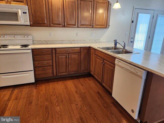 Foto del edificio - 28 Holler Rd