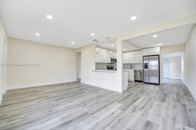 Foto del edificio - 6578 SW 37th St
