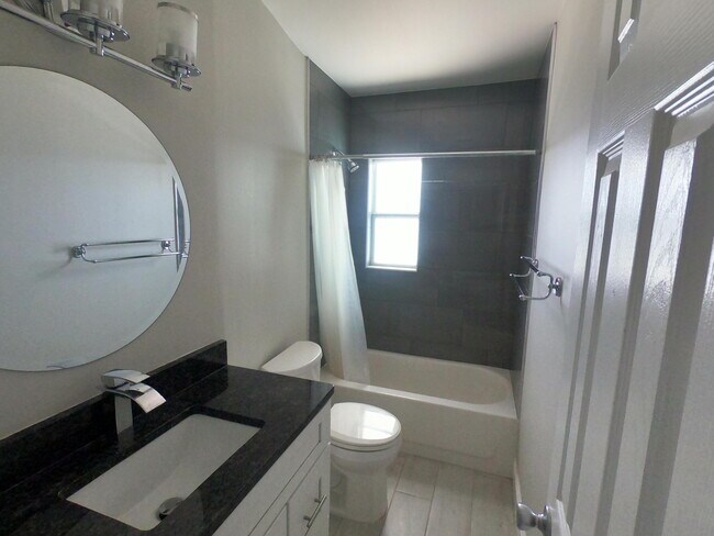 Building Photo - 555 Cinnamon Dr