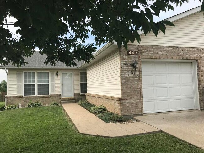 Building Photo - 663 Carol Ann Dr