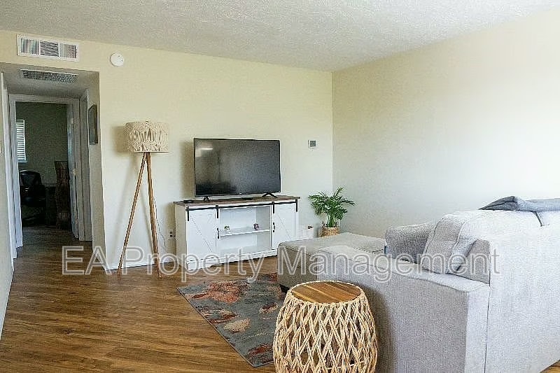 Foto del edificio - 1217 Chelwood Park Blvd NE