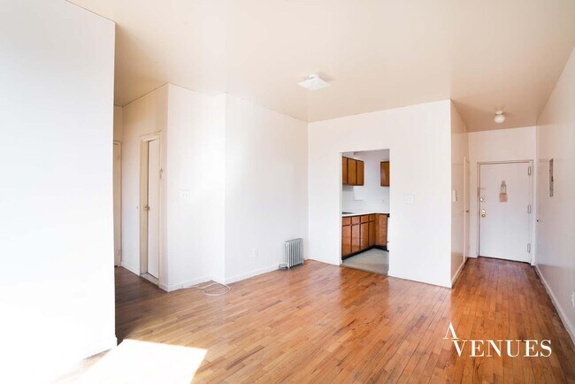 Foto del edificio - 1621 Eastern Pky