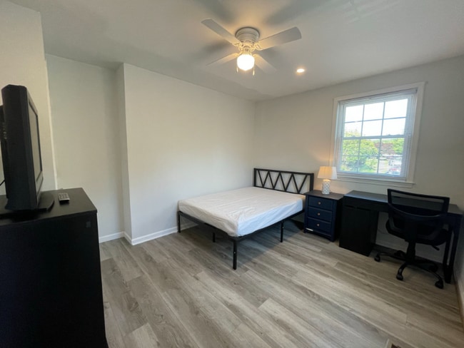Photo - 4199 University Dr (Fairfax, VA) Townhome