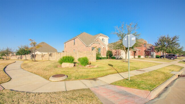 Building Photo - 15307 Macy Dr