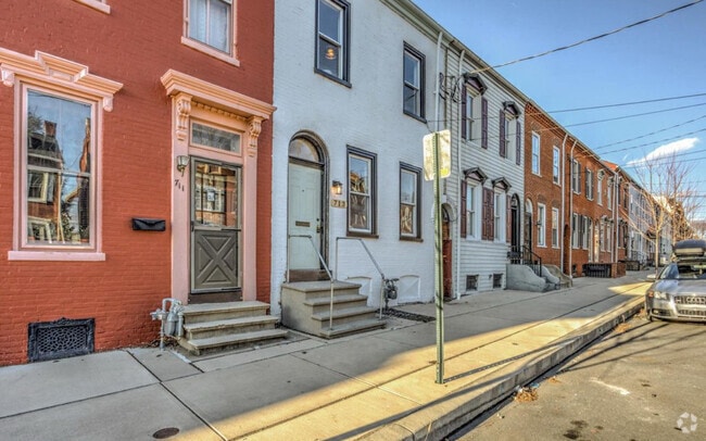 Building Photo - 713 Walnut St