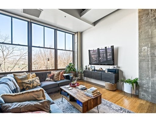 Building Photo - 156 Porter St