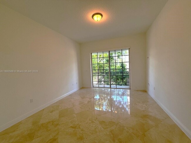 Building Photo - 996 Sanibel Dr