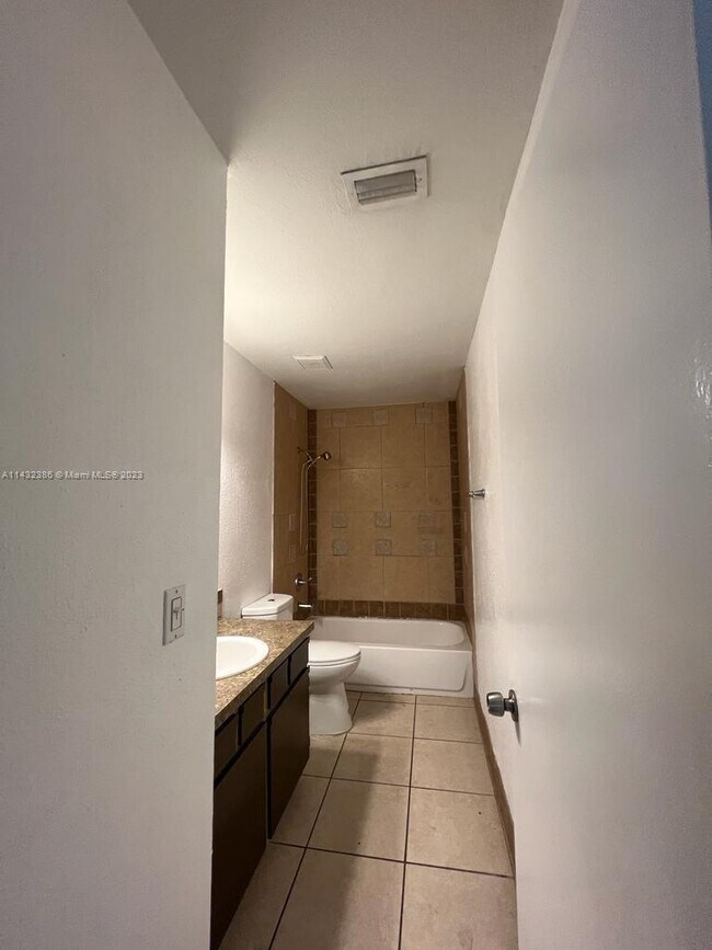 Foto del edificio - 3441 NW 44th St