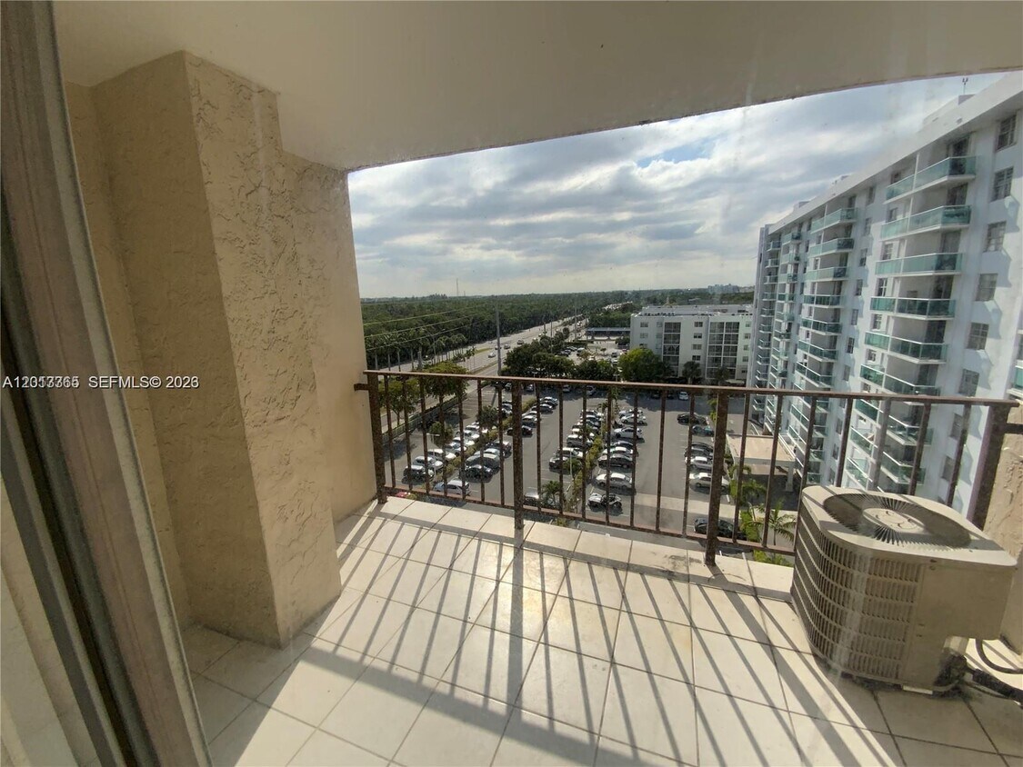 Building Photo - 2903 N Miami Beach Blvd