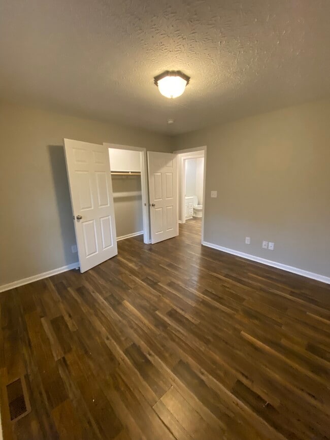 Building Photo - 4293 Bristow Rd