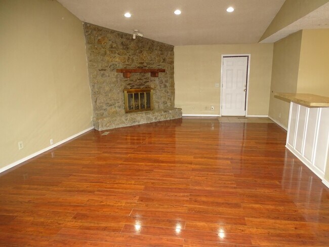 Building Photo - 1108 S 28th St