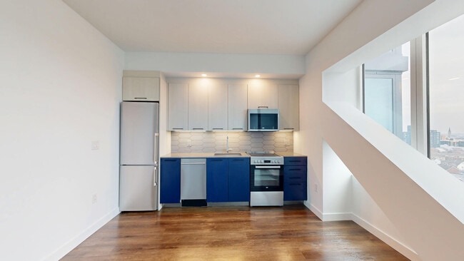 Interior Photo - Broadridge