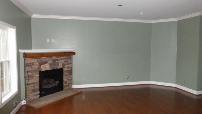 Building Photo - 11195 Dulin Ln