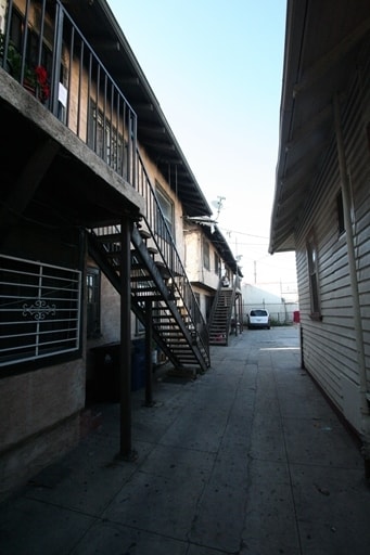 Building Photo - 1316 S Western Ave