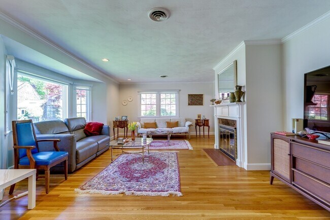 Foto del edificio - 24 Great Meadow Rd