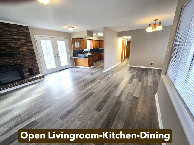 Building Photo - 903 Young St