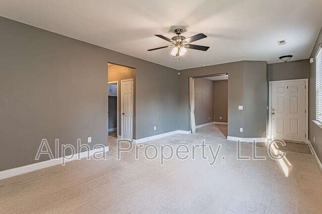 Foto del edificio - 135 Raven Hill Way