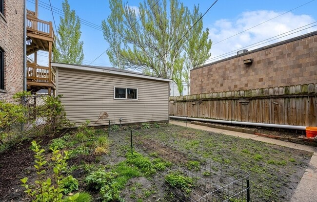 Building Photo - 1359 N Rockwell St