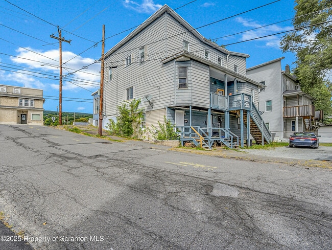 Building Photo - 1202 Main St