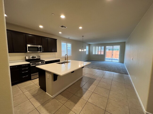 Building Photo - Newer 4-bedroom Single Story home in Manteca!