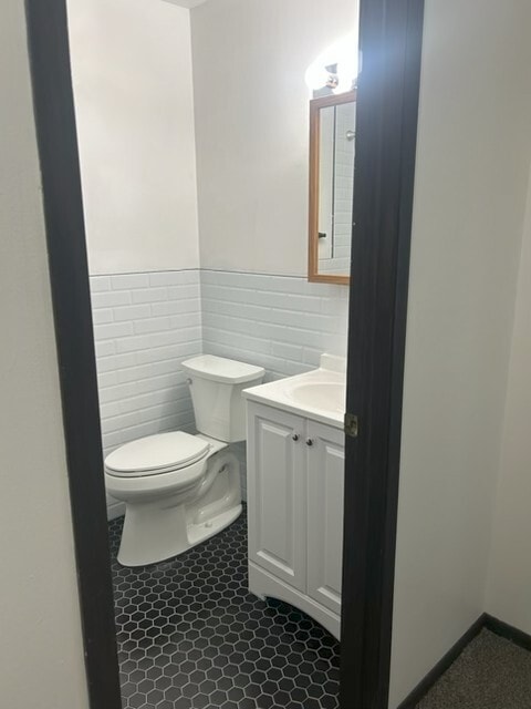 Fully remodeled Bathroom - River Garden Apartments