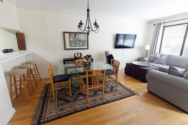 Foto del edificio - 3481 Lakeside Dr NE