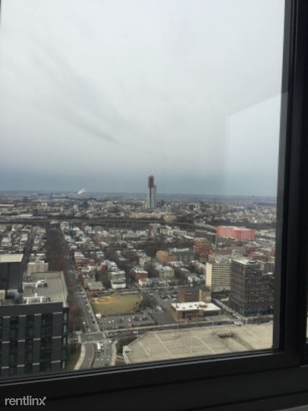 71 Christopher Columbus Dr, Jersey City, NJ 07302 Room for Rent in