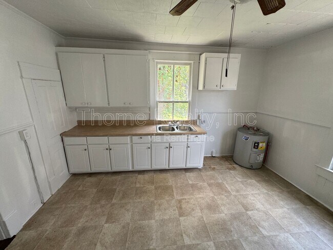 Foto del edificio - 809 Sunset Ave