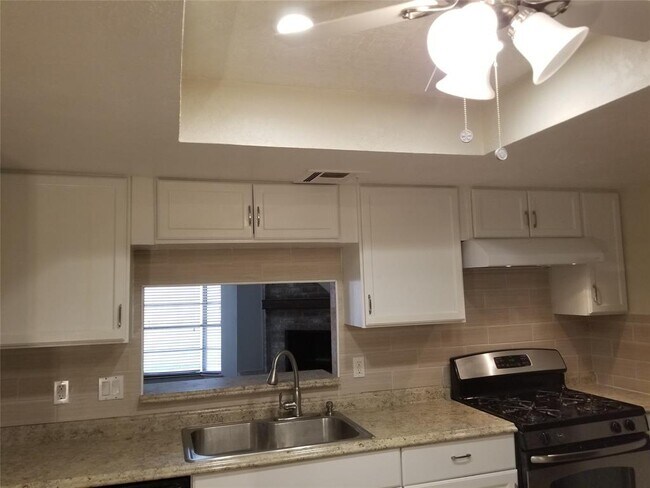 Building Photo - 1511 Alderbrook Dr