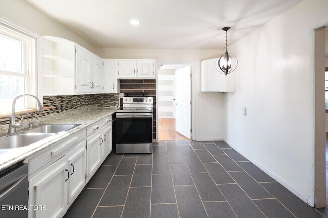 Foto del edificio - 548 Murray Rd NW