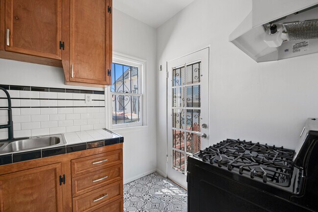 Foto del edificio - 647 N Spaulding Ave
