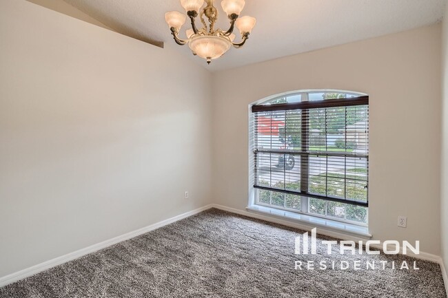 Foto del edificio - 452 Kettering Rd