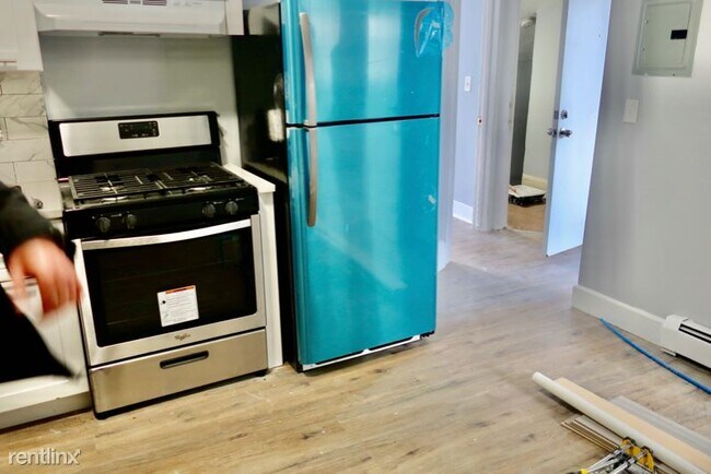 Building Photo - 3 br, 1 bath Townhome - 70 Hedden Ter