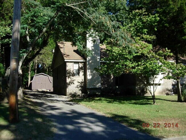 Building Photo - 2 Bedroom 1 bath duplex in Hermitage