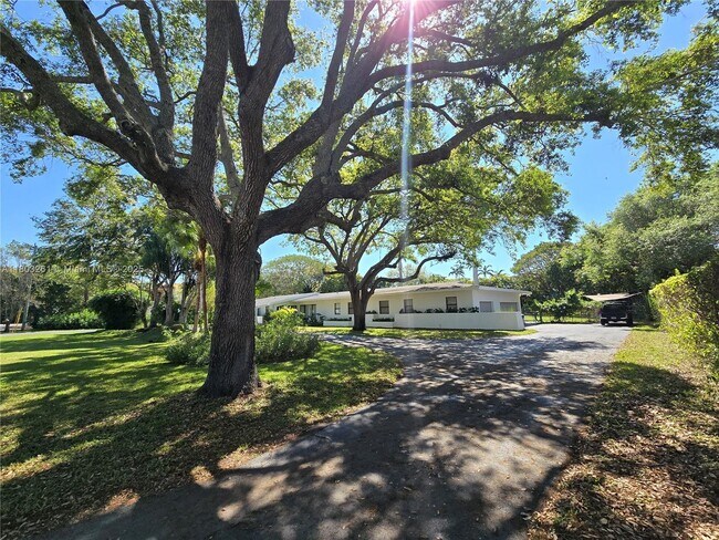 Foto del edificio - 6220 SW 123rd Terrace