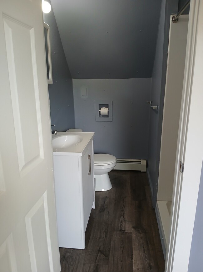 Baño - 4 Cushing Rd