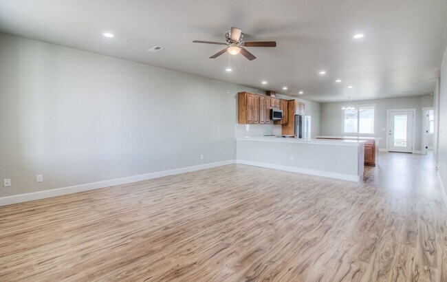 Building Photo - Gorgeous, Newly-Built Home in West Valley ...