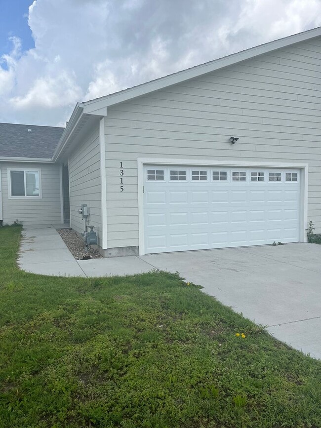 Building Photo - 1315 Bette Ln