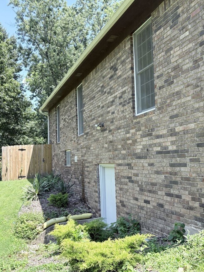 Foto del edificio - Remarkable 4 bed 2.5 bath w/ basement in Siloam Springs