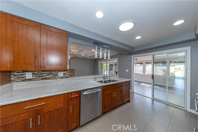 Foto del edificio - 4661 Woodhaven Dr