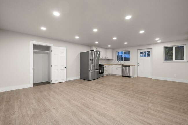 Foto del edificio - 450 Scenic Dr