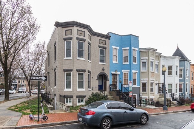 Foto del edificio - Stunning premium corner Townhome condo in ...