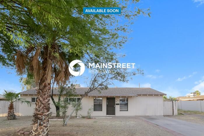 Foto principal - 4 Bedroom Pet-Friendly Home in Phoenix, AZ...