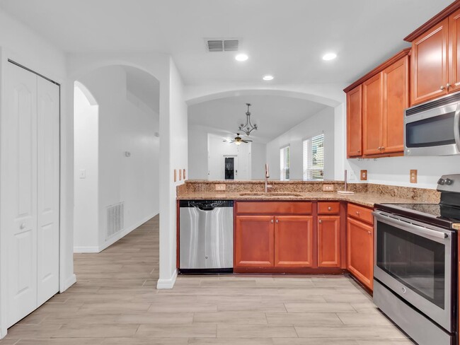 Building Photo - 1909 Hawks View Dr