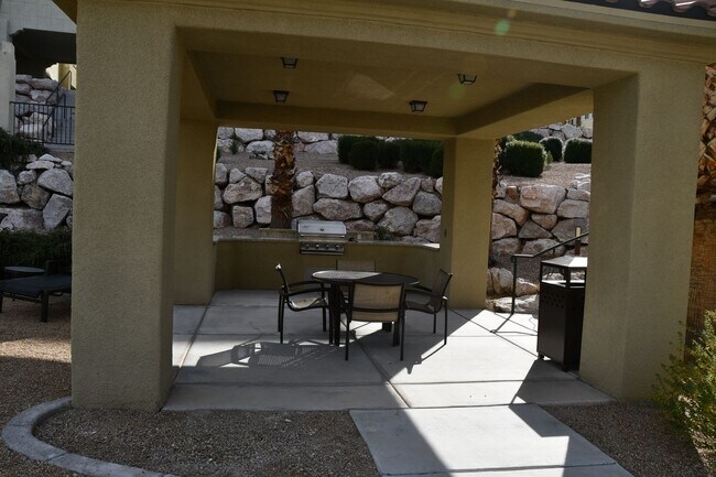 Foto del edificio - Stunning New Build, 1st Level, Single Level, Condo **55+ COMMUNITY**