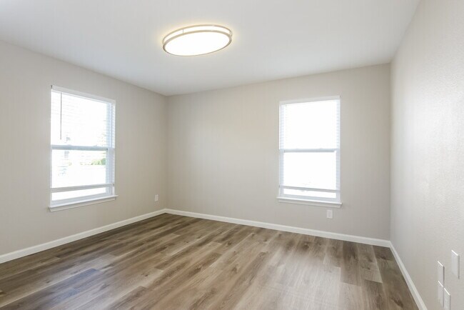Foto del edificio - 10523 Ballard Dr