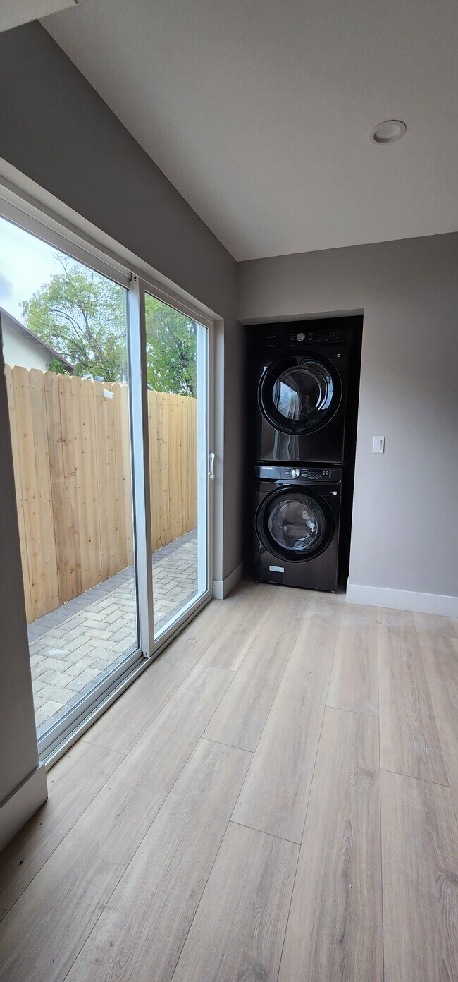 Foto del edificio - 5725 Klump Ave