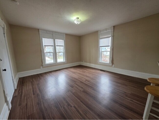 Foto del edificio - 424 W 8th St