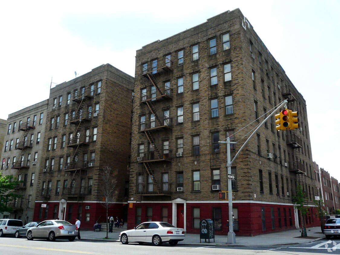 Building Photo - 1584 E 172nd St
