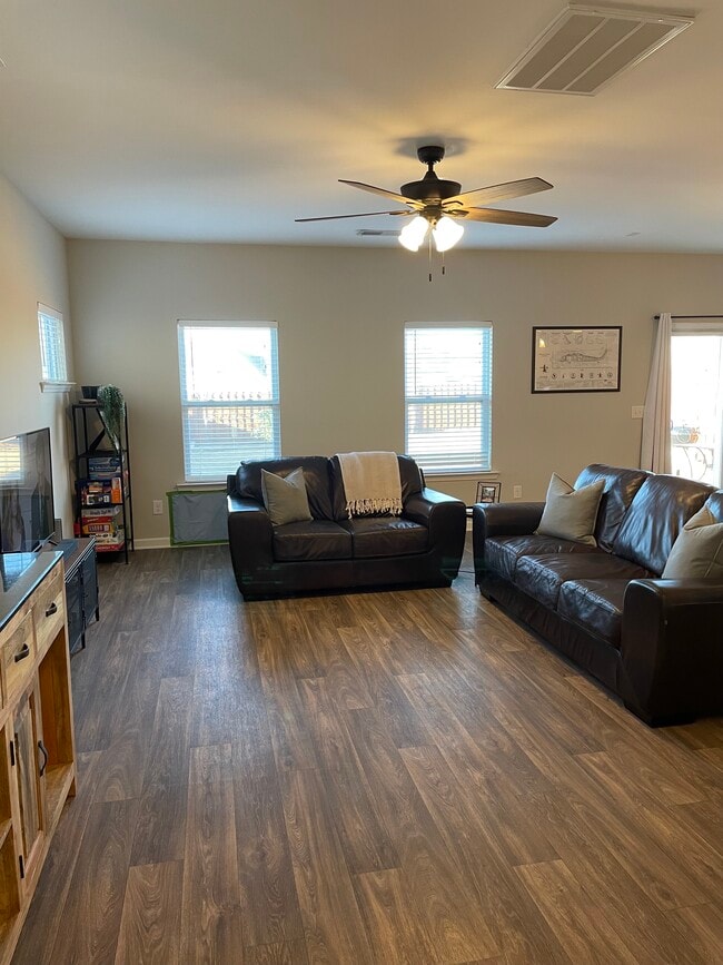 Building Photo - 108 Jersey Ln